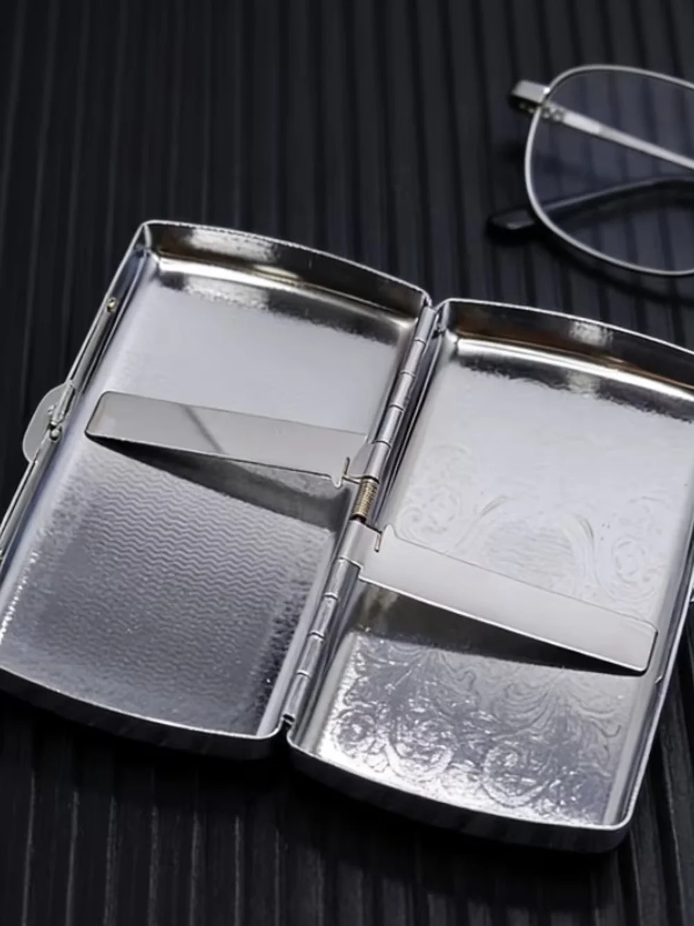 SILVER FLORAL METAL CIGARETTE CASE / WALLET